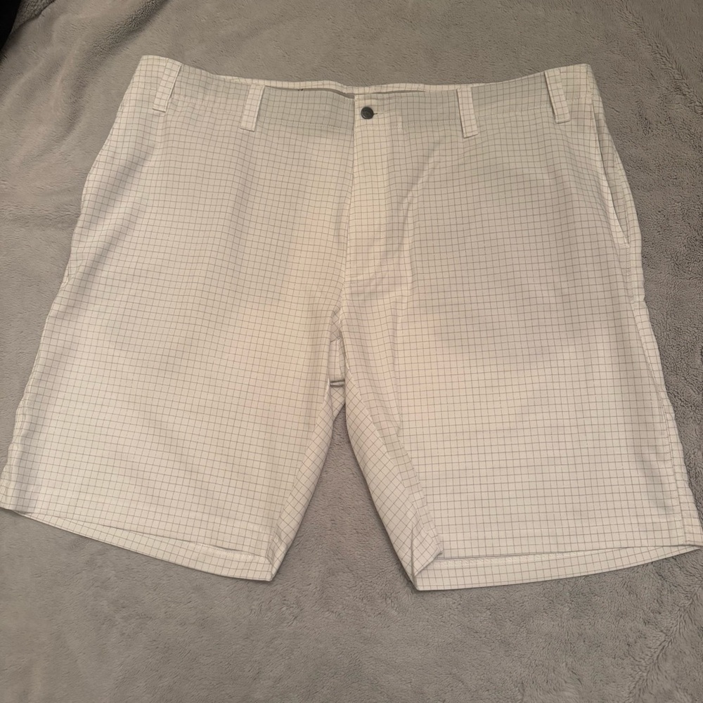 Callaway Golf Shorts‎ Men’s 42 White Gray Grid Stretch Performance